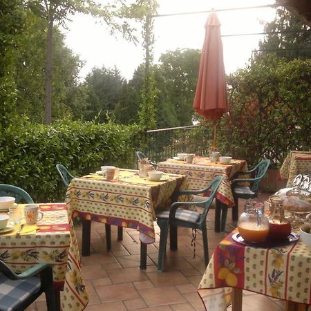 Lo Scoiattolo E La Noce Bed and Breakfast Στρέσα Εξωτερικό φωτογραφία
