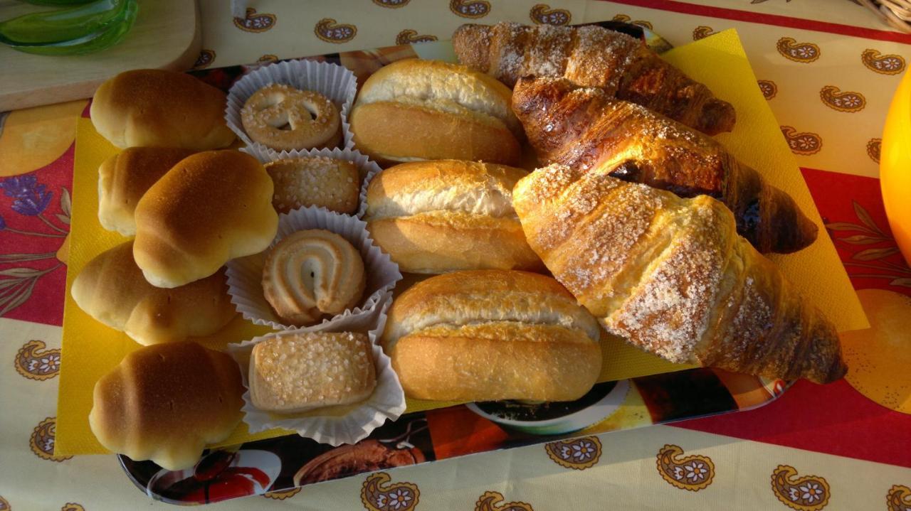 Lo Scoiattolo E La Noce Bed and Breakfast Στρέσα Εξωτερικό φωτογραφία