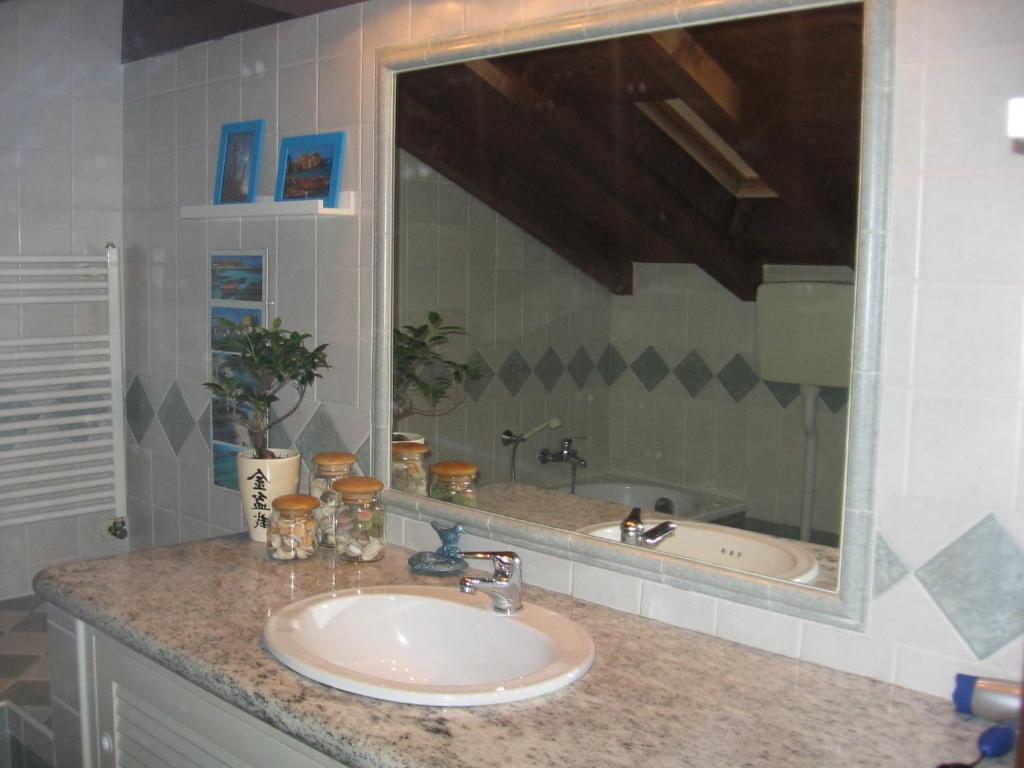Lo Scoiattolo E La Noce Bed and Breakfast Στρέσα Δωμάτιο φωτογραφία