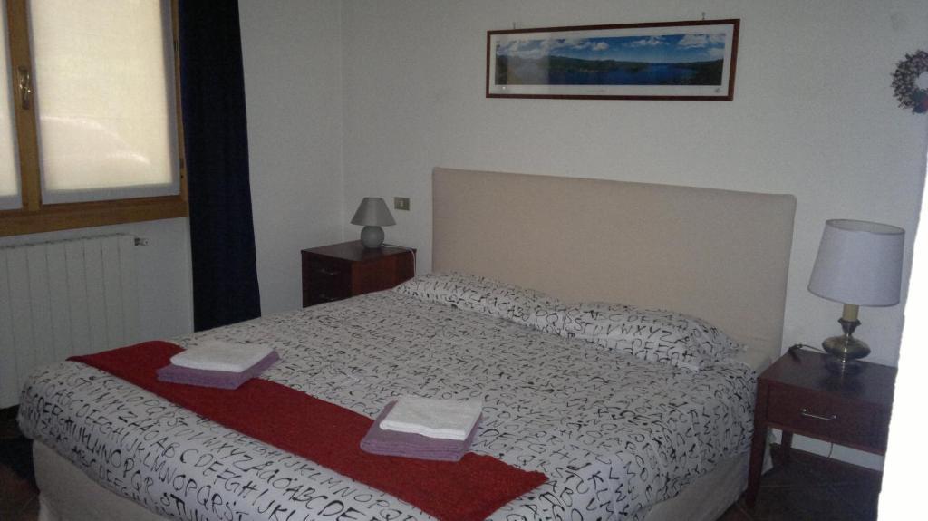 Lo Scoiattolo E La Noce Bed and Breakfast Στρέσα Δωμάτιο φωτογραφία