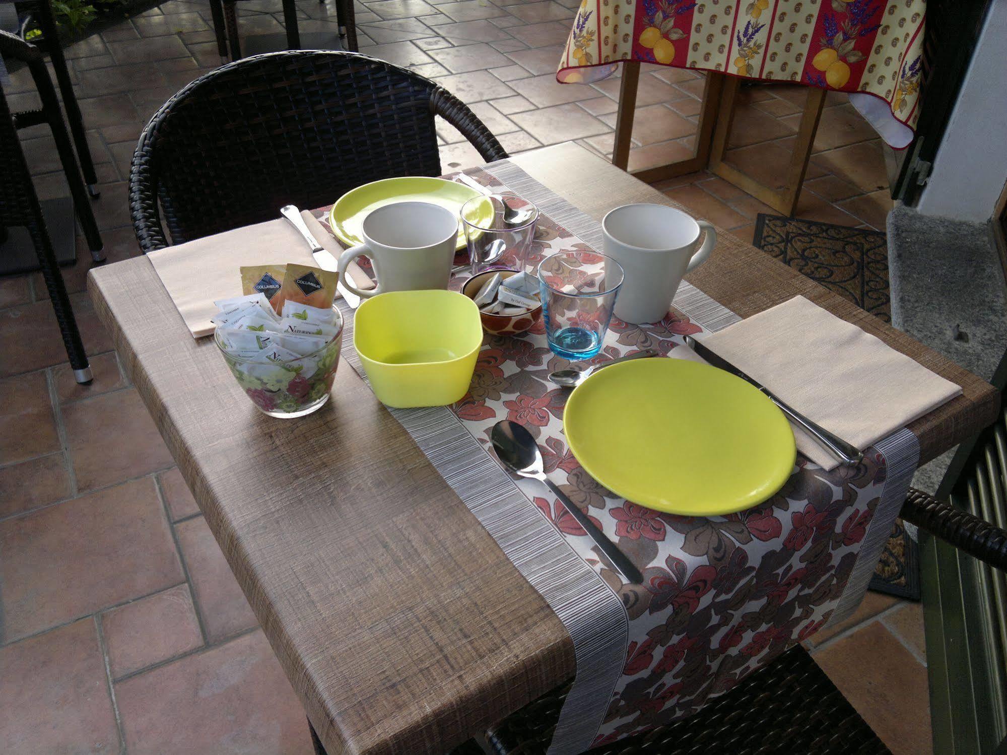 Lo Scoiattolo E La Noce Bed and Breakfast Στρέσα Εξωτερικό φωτογραφία